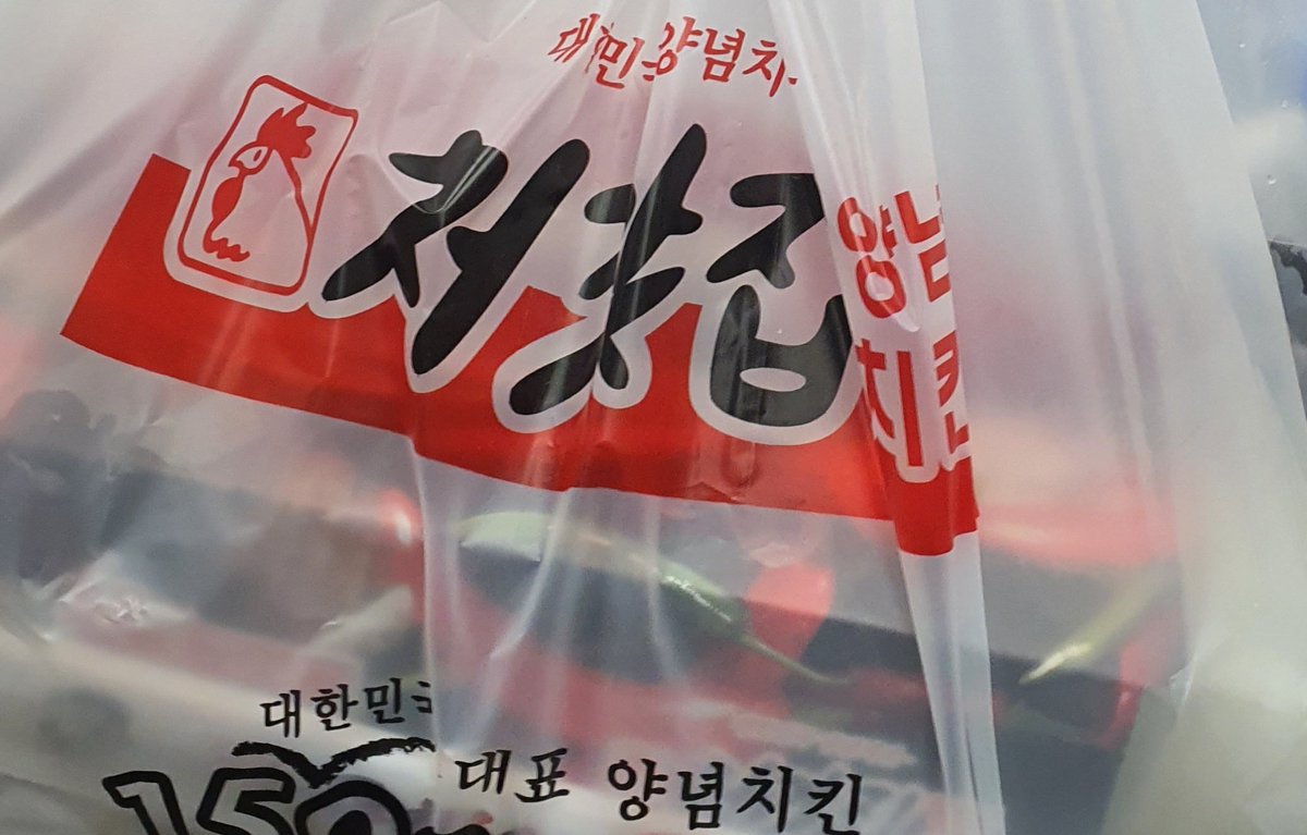 liteulimun's tweet photo. DM오신분들 대화나눠보면
다들 내가 심한변태인가? 고민하다  트위터가입하셔서 비슷한사람들이많구나하고 즐겁게 트윗활동하시는데,

서로 얼굴안보면 가상세계더라도
매너는 지키고 저희 즐겁게 소통해요~~^^

장인어른따님과 치킨먹으면서 이야기하러 집에갑니다^^

#광주부부 #네토리 #네토 https://t.co/VowGdILcVx