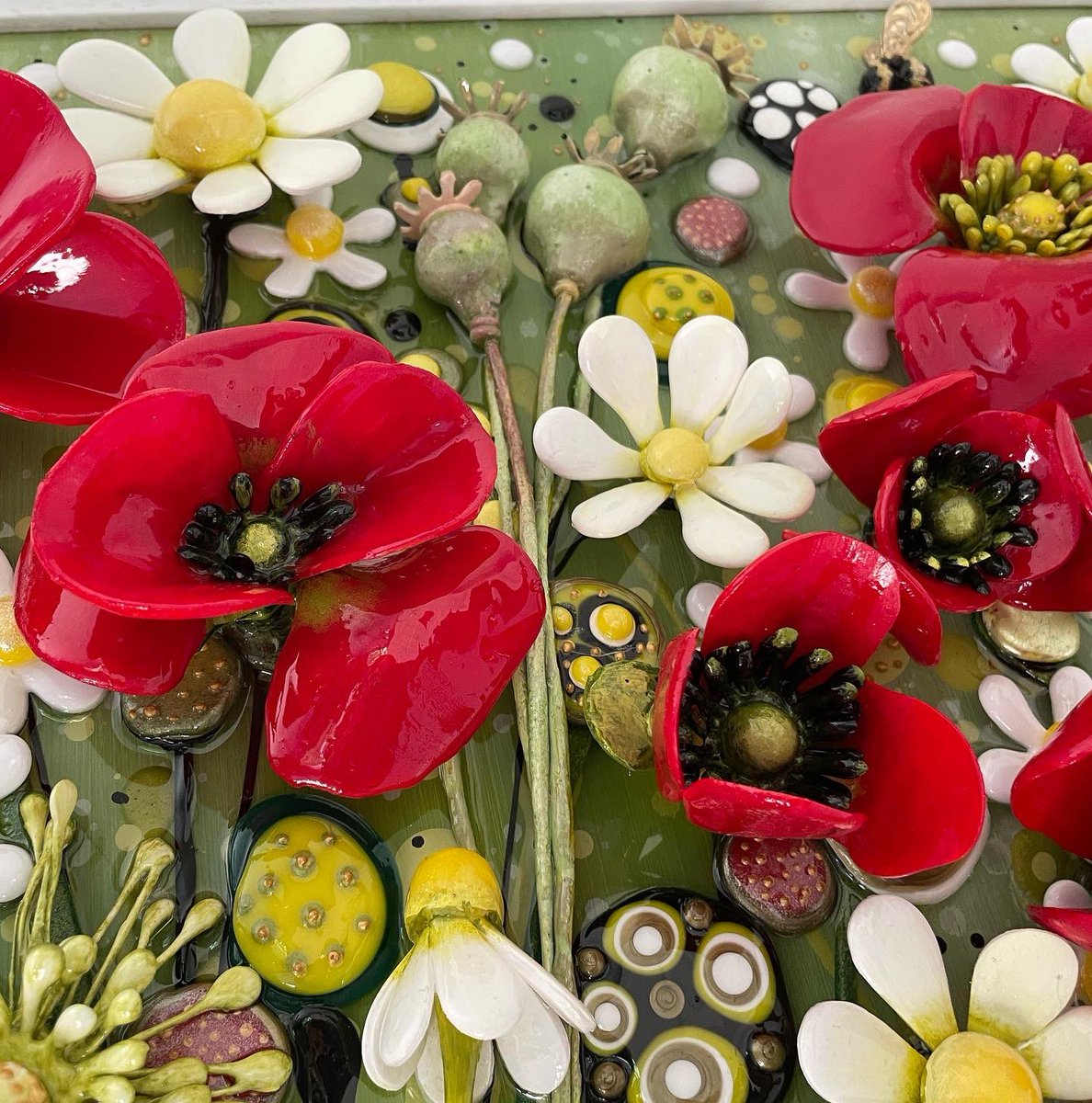 VFrance_Artist's tweet photo. Such a beautifully poignant piece, one of my absolute favourites, ready for its new home! ❤️ Always love to see each piece gorgeously glossy and beautifully framed in all its splendour! ❤️
#mixedmedia #uniquestyle #commissionedartwork #poppies #daisies #butterflies #caterpillars https://t.co/z6GIatS5fT