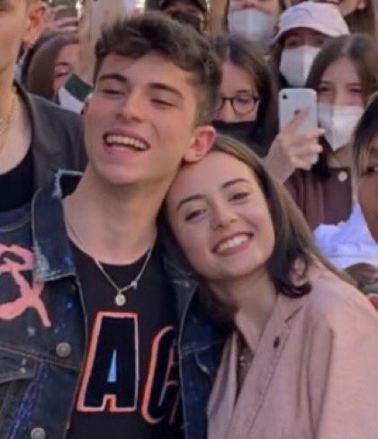 sonostronzaaa's tweet photo. E VI PREGO 😭 https://t.co/9eLU1t6JX5