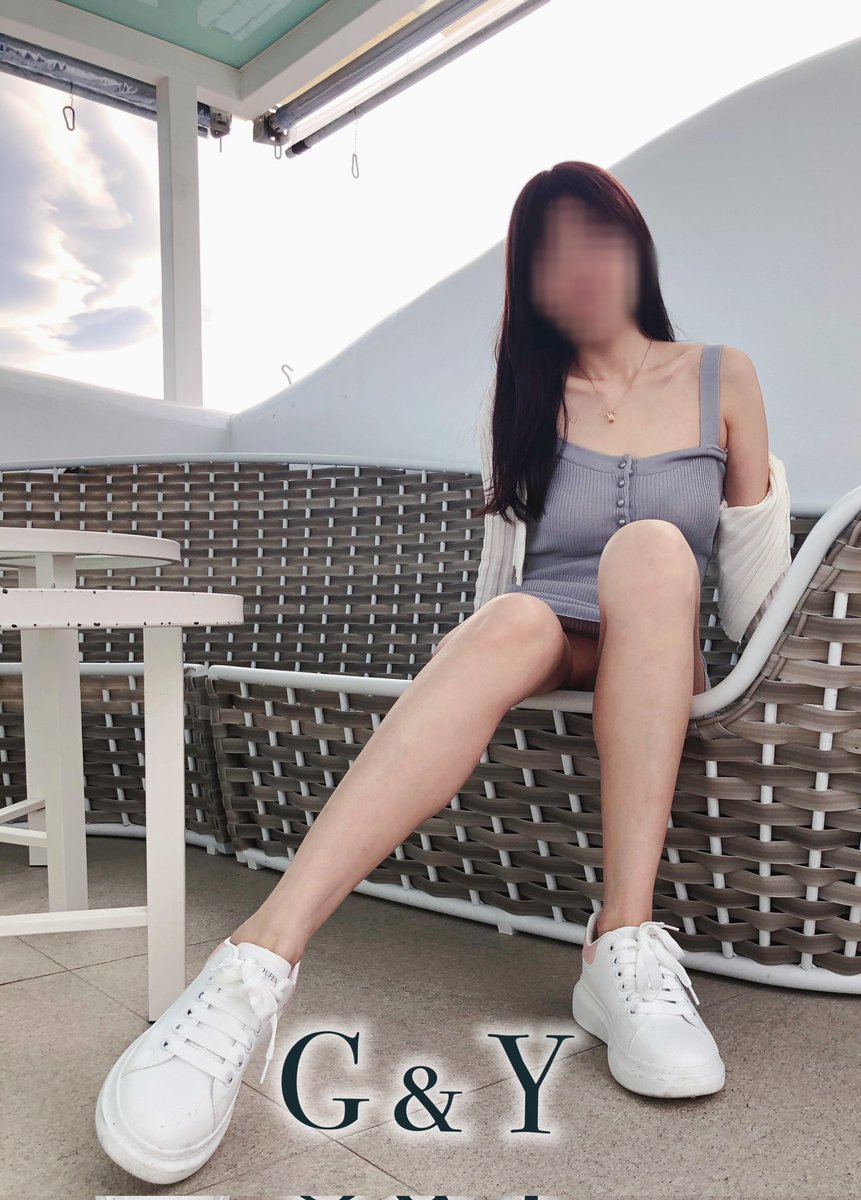 看膩高跟鞋了
今天來個運動鞋
喜歡嗎😊❤️

被老公發現偷玩小章魚
下場就是
拖去處理🤭
#夫妻情趣
#夫妻情侶聯誼 #單男 https://t.co/Wmu5eZT4M6