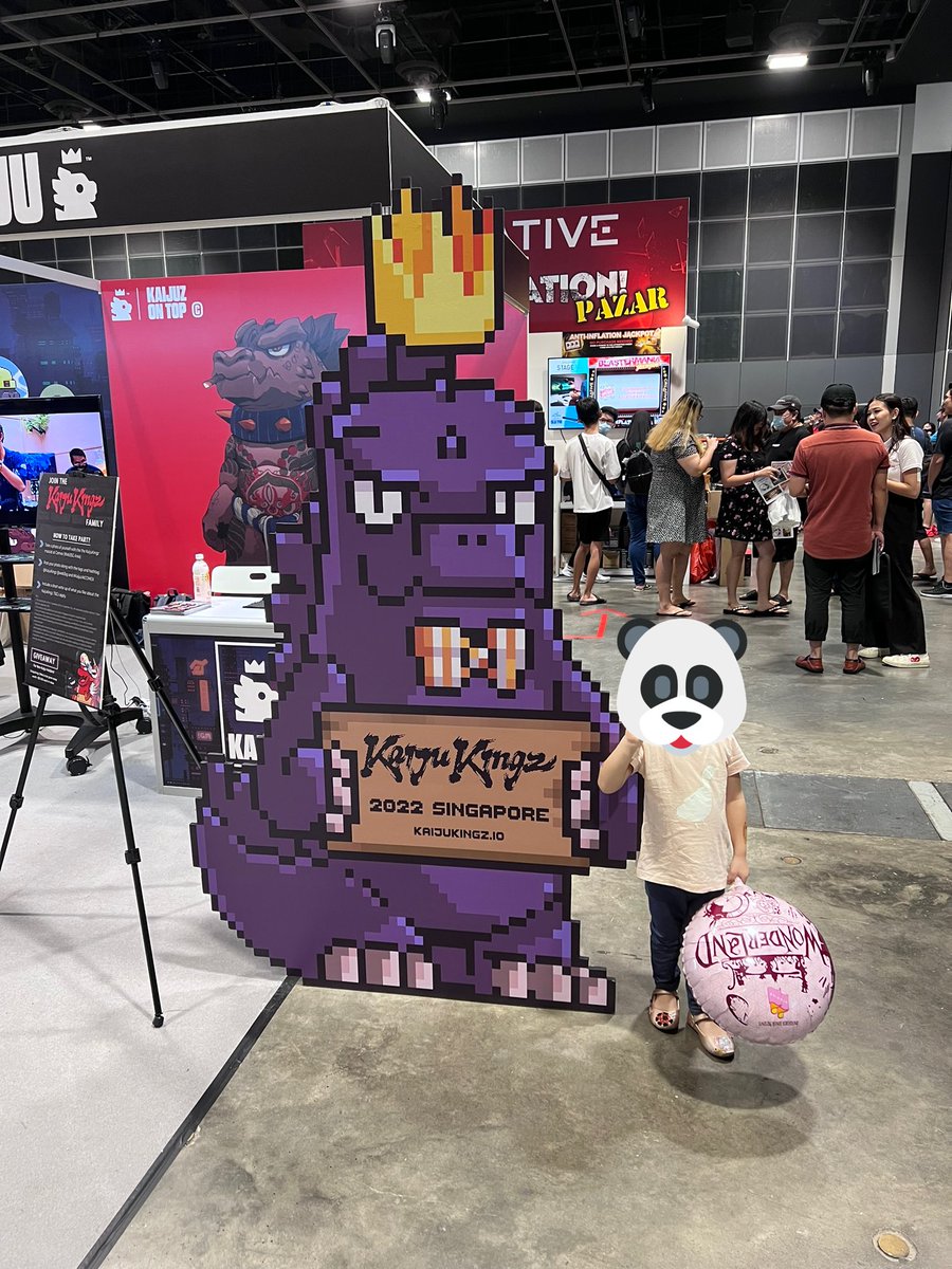 CryptoLord57's tweet photo. #kaijuzatcomex
Visited @KaijuKingz booth at #Comex2022 with my lil one who is all ready to dive into the NFT scene too!
Love the vibes and the space we are in!
Oh yes met @Akintude_eth too! Finally!
Cool to know this community ran event man! #Kingzonthetop https://t.co/SNQbCbSP4W