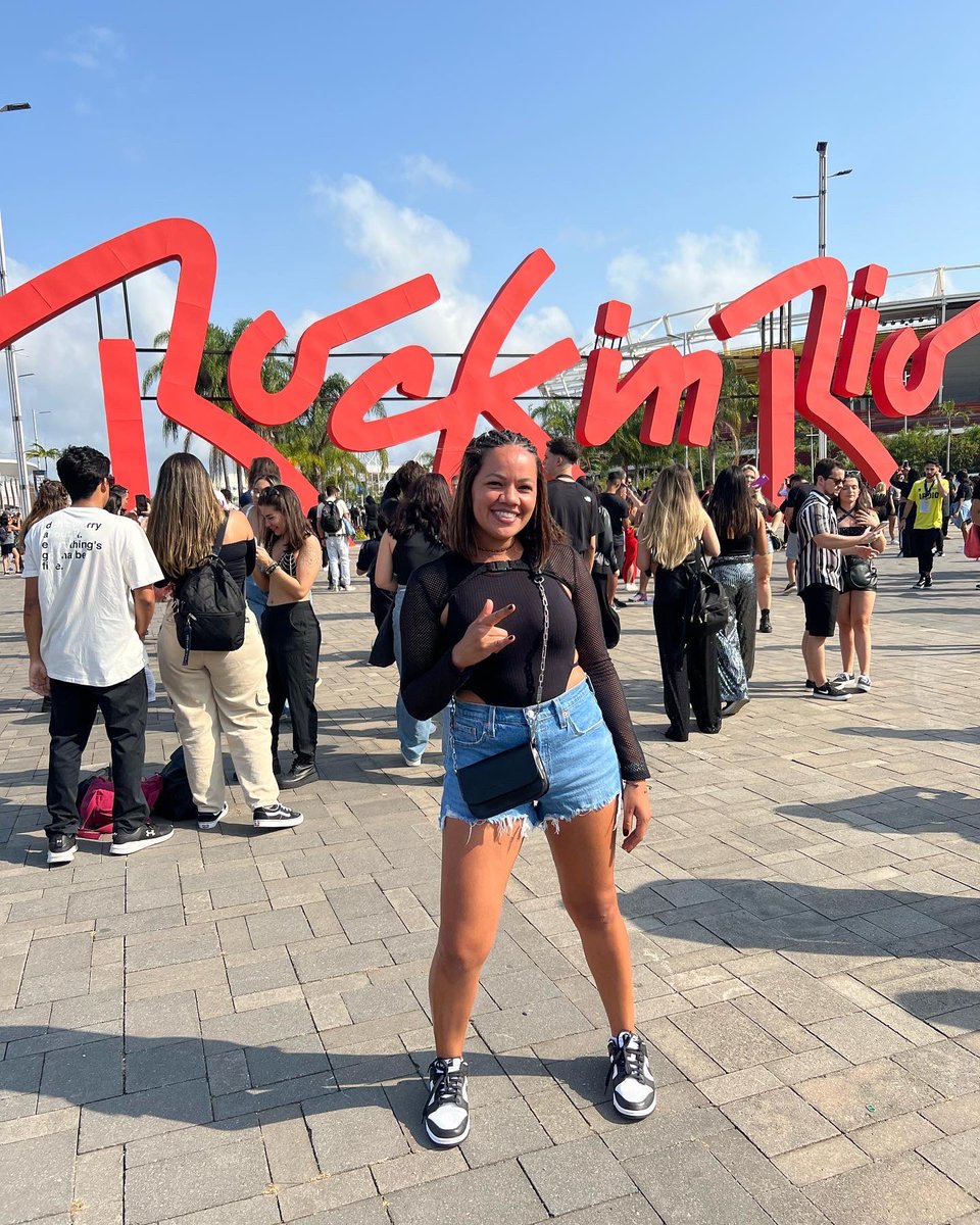 Giselesnbrito's tweet photo. RIR ✌🏻🤘🎸🔥

#RockInRio #rir https://t.co/jgdb4zDkmj