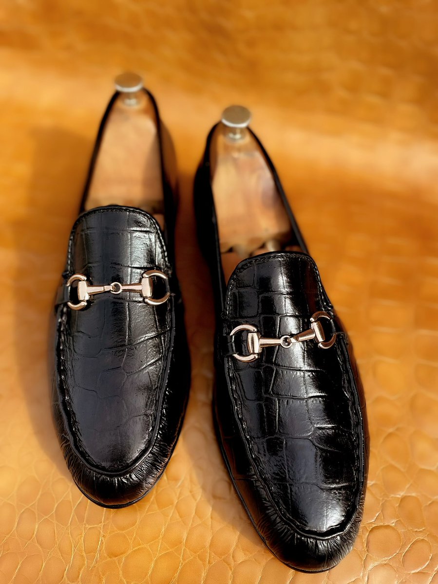 Towa_Money1's tweet photo. Hello people….don’t forget @tippsol got you covered for all your sweet handcrafted shoes… Reach us on 0543951462 https://t.co/UjElOOTzd5