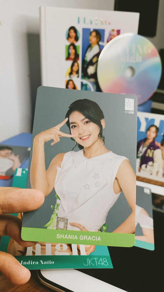 daehanese's tweet photo. sebuah keberuntungan dari #JKT48FlyingHigh Box Set.

▸ @N_ShaniJKT48 
▸ @S_GraciaJKT48 
▸ @L_MarshaJKT48 

thank you, @officialJKT48, @InshanityID, @GraciasFans_INA, @marshaoshi_ https://t.co/lq3HckHaDv