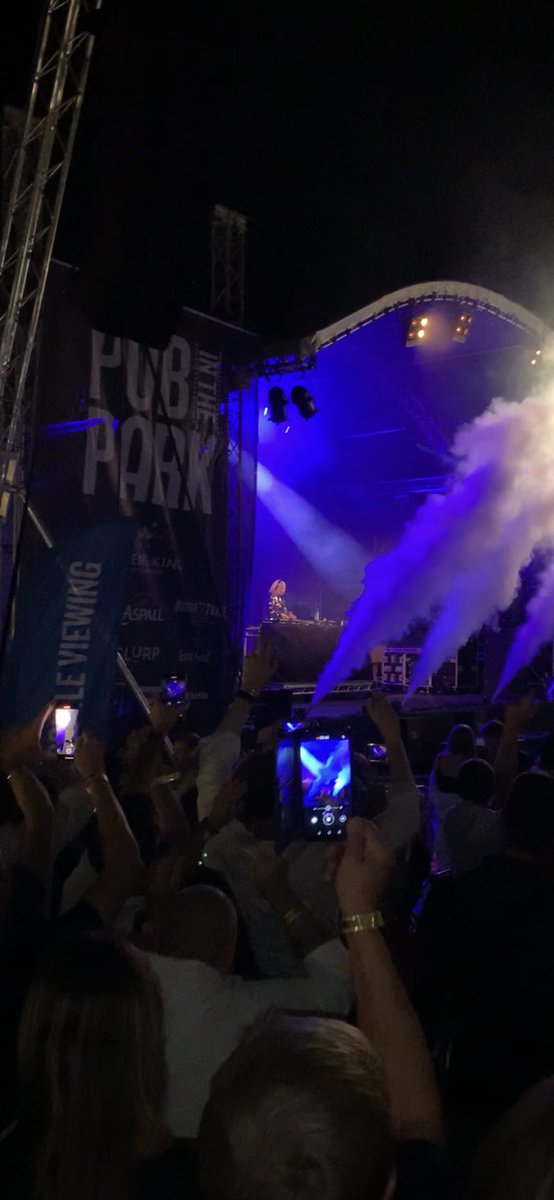 alanbarbero's tweet photo. @thesisterbliss @Pubinthepark_ Awesome set last night @thesisterbliss Smashed it! 👊 💥 https://t.co/VDV9WfgjVX