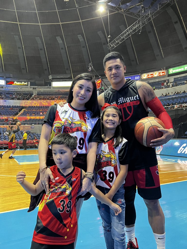 moshcruz_'s tweet photo. CONGRATULATIONS CHAMP!!!! @jerichoXcruz ❤️🏆🙏🏻 @SMBeermenPBA https://t.co/q2ytrzi0R5