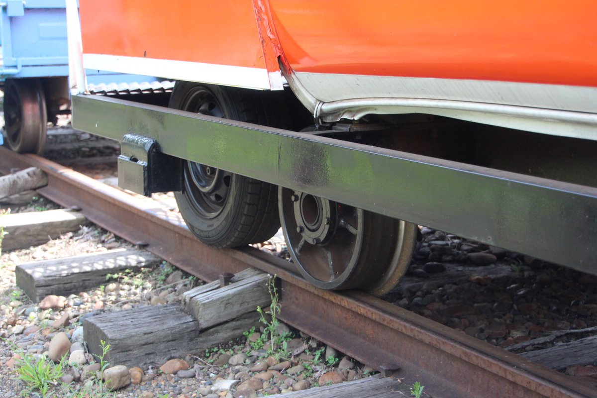 「あと三笠鉄道村にあったこの自動車改造トロッコ。元の車種はなんだろうって気になって」|daitoのイラスト