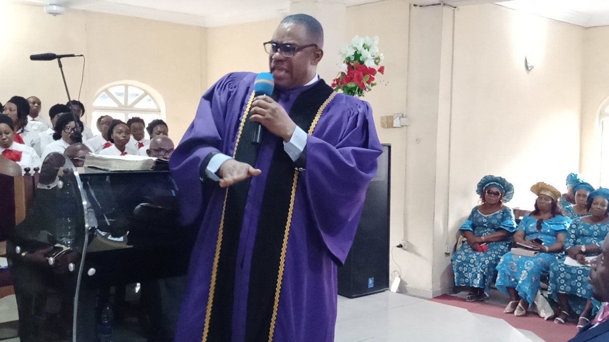 MykeAnyim's tweet photo. Pastor @MykeAnyim Ph.D. ministering at a wedding in seventh day Adventist church MAWA FARM CHURCH. Ngozi Avenue by Faulks road, Aba https://t.co/mVGeeSMkOS