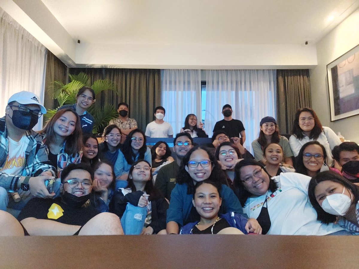 so.. di natuloy yung concert ng <a href="/BenAndBenMusic/">Ben&Ben</a> pero atleast nakapag bonding kami :> <a href="/TeamPodcastDC/">TPDC</a> / <a href="/gmeetpipol/">gmeet pipol ✿</a> / penthouse peeps. loveyou all :>>