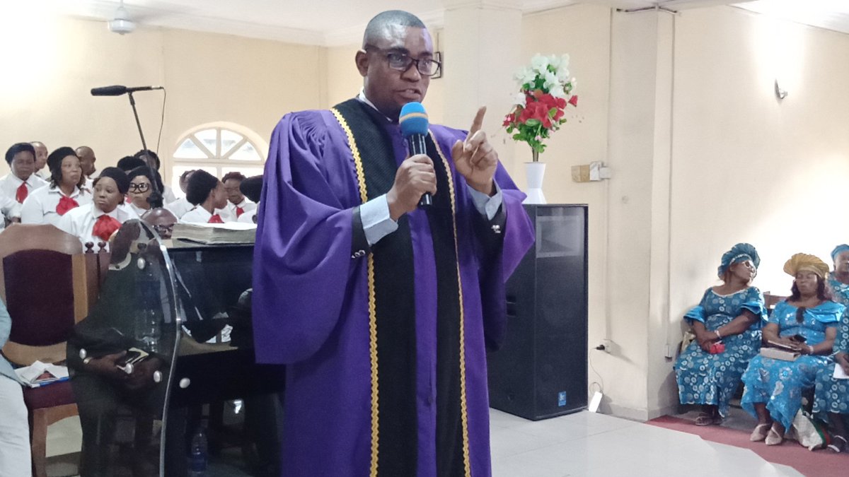 MykeAnyim's tweet photo. Pastor @MykeAnyim Ph.D. ministering at a wedding in seventh day Adventist church MAWA FARM CHURCH. Ngozi Avenue by Faulks road, Aba https://t.co/mVGeeSMkOS