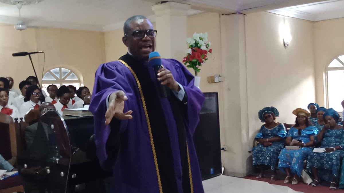 MykeAnyim's tweet photo. Pastor @MykeAnyim Ph.D. ministering at a wedding in seventh day Adventist church MAWA FARM CHURCH. Ngozi Avenue by Faulks road, Aba https://t.co/mVGeeSMkOS