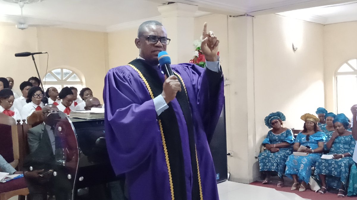 MykeAnyim's tweet photo. Pastor @MykeAnyim Ph.D. ministering at a wedding in seventh day Adventist church MAWA FARM CHURCH. Ngozi Avenue by Faulks road, Aba https://t.co/mVGeeSMkOS