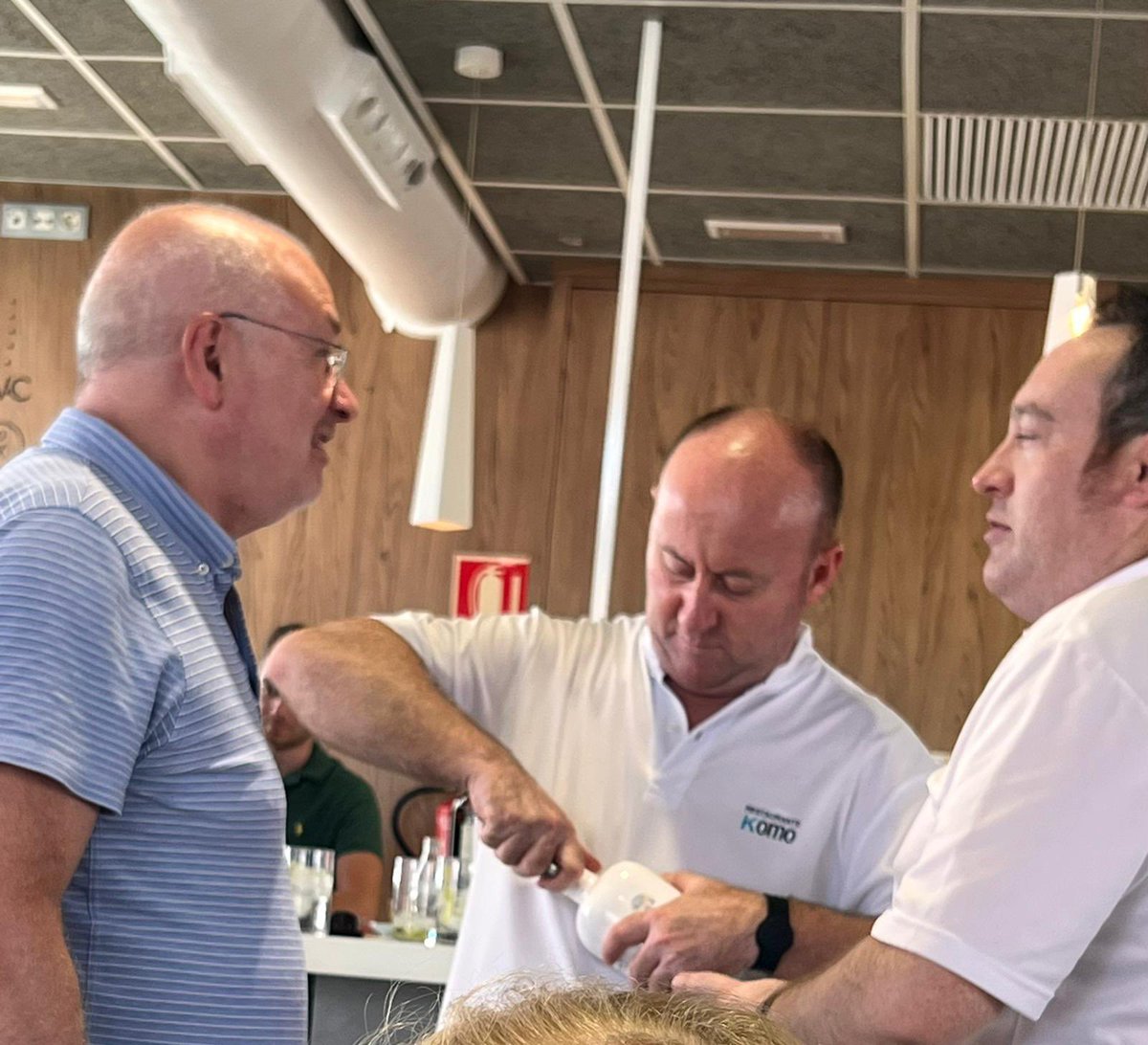 Qantima_Group's tweet photo. Las caras cuando descubre @SikkimGin π³
Elaborada artesanalmente para los paladares mΓ‘s exigentes. Medalla de oro en #spirits #business
#gincollection #collection #ginlovers #gintonic #ginandtonic #sikkimgin #gin #gingin #roquetasdemar #almeria https://t.co/tdw6XnTtNg