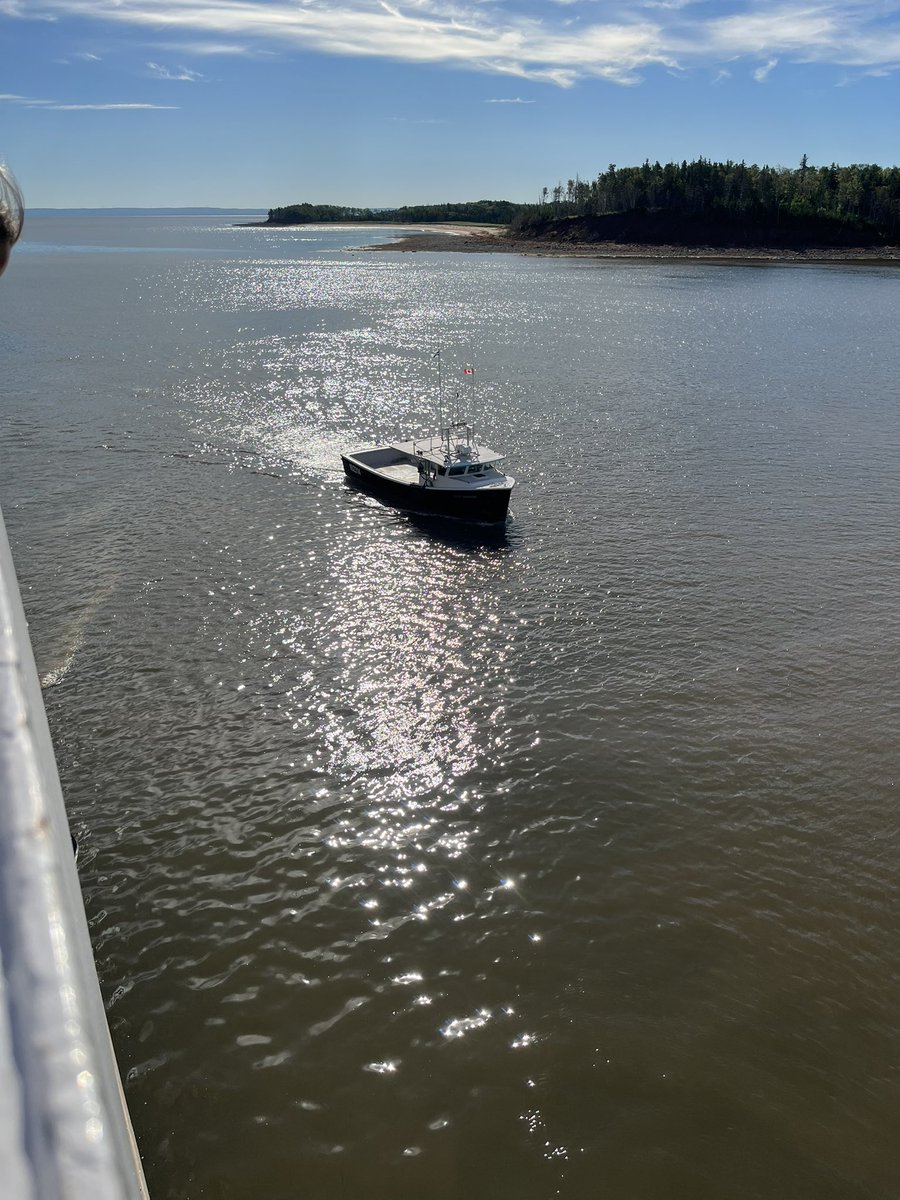 Mark_A_Brennan's tweet photo. Just talked to this fisherman from the PEI ferry - we are aground, 11ft of water, off Caribou. Currently 275m from Munroes Island. #peiferry #pei https://t.co/lRNi2VFrWN