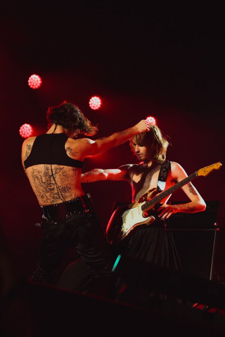 CentralManeskin's tweet photo. ELES! Damiano e Thomas durante o #CCME  2022. 🎸 https://t.co/G8xDP2MnOi