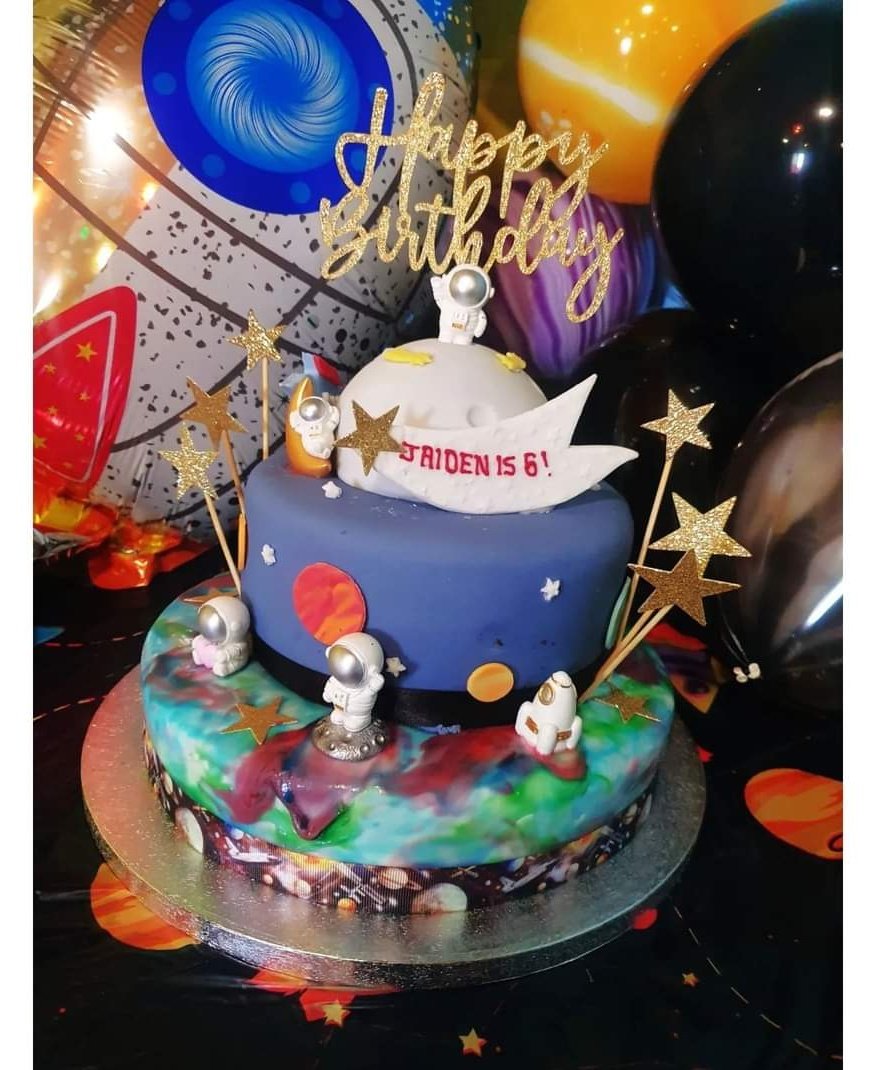 IntoshMs's tweet photo. Nephews 6th Birthday cake.... had to be Space themed 💜 He loves Science! @MsTeach75584326 https://t.co/dTpsaXwjxm