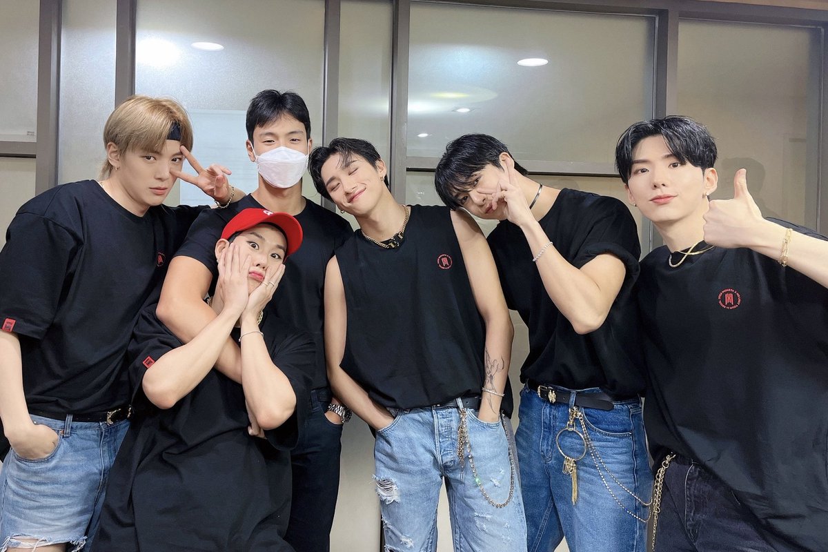 HyungwonFrance's tweet photo. 📸 | PHOTOS - 220904

TOURNÉE <NO LIMIT> JOUR 3 à SÉOUL

Il n'y a pas de limite à l'amour que portent Monsta X aux MONBEBE ! 💖
Promettez nous de toujours chérir cette journée
Qui était vraiment spéciale avec SHOWNU ❣
—
@OfficialMonstaX #MONSTAX @SHOWNU_FR #Nane https://t.co/jTUX8mnnmo