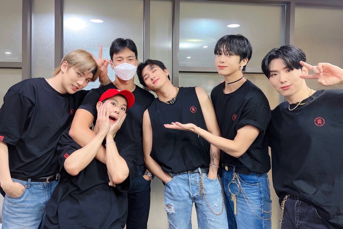 HyungwonFrance's tweet photo. 📸 | PHOTOS - 220904

TOURNÉE <NO LIMIT> JOUR 3 à SÉOUL

Il n'y a pas de limite à l'amour que portent Monsta X aux MONBEBE ! 💖
Promettez nous de toujours chérir cette journée
Qui était vraiment spéciale avec SHOWNU ❣
—
@OfficialMonstaX #MONSTAX @SHOWNU_FR #Nane https://t.co/jTUX8mnnmo