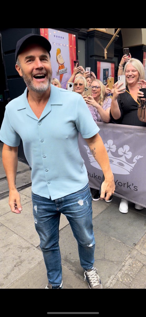 87_jen's tweet photo. Look at that smile! Enjoy todays show - we will! @GaryBarlow xx #ADifferentStage https://t.co/yPS6f2crQD