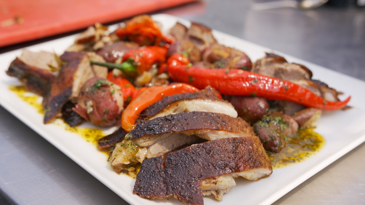 CIACulinary's tweet image. Learn how to cook a whole lamb from Chefs Stephen Barber and Kipp Ramsey from Farmstead Restaurant at Long Meadow Ranch in the Napa Valley. @LMRwine @FANofLAMB #MyStHelena #longmeadowranch #napavalley #CALamb #delicious #americanlamb #meatlover
bit.ly/3pxE41U