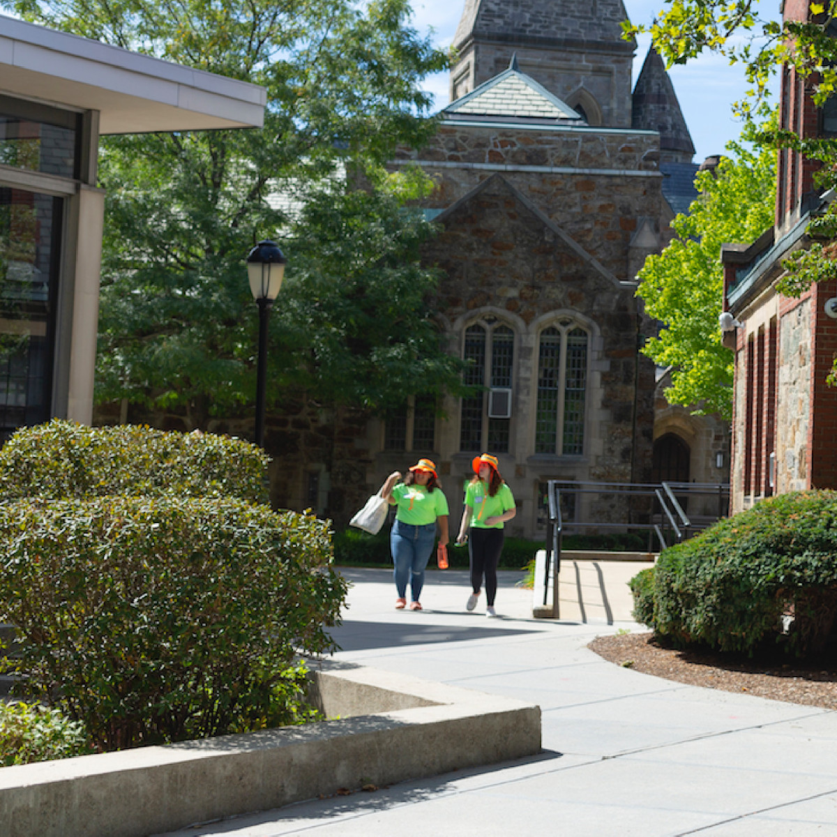 lesley_u's tweet photo. Beautiful weather and big smiles for #LesleyMoveIn! Thank you to our amazing community for showing up and welcoming our new Lynx family to campus! ππ»π
#WelcomeToLesley #Cambridge #MoveInWeekend #CambMA #LynxNation #FallSemester #LesleyUniversity
π·: Ali Trepanier '22 https://t.co/SxWRpe6Mfq