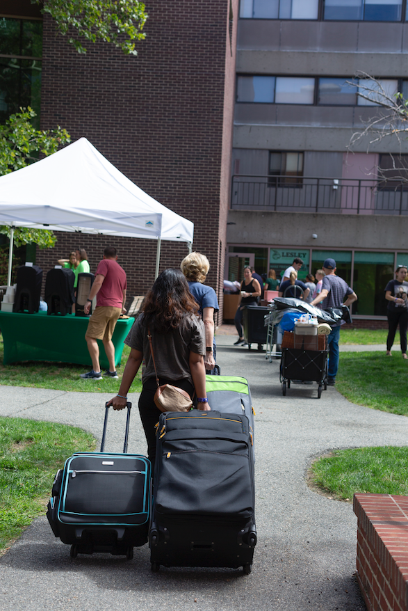 lesley_u's tweet photo. Beautiful weather and big smiles for #LesleyMoveIn! Thank you to our amazing community for showing up and welcoming our new Lynx family to campus! ππ»π
#WelcomeToLesley #Cambridge #MoveInWeekend #CambMA #LynxNation #FallSemester #LesleyUniversity
π·: Ali Trepanier '22 https://t.co/SxWRpe6Mfq