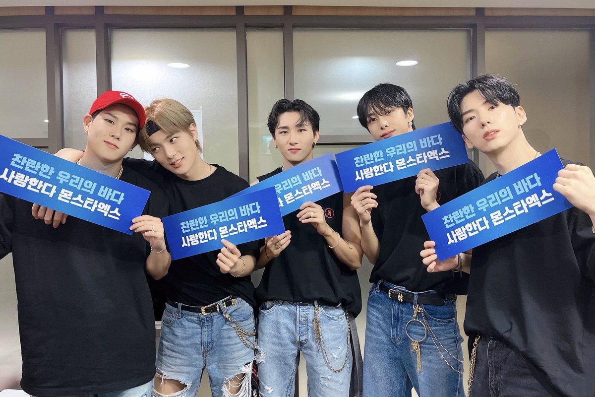 munxchun's tweet photo. 22.09.02
時が流れても今ここに君たちのそばにいるから
22.09.03
いつも同じ場所を見ている僕たち
惜しい時間にこそもっと深く愛し合おう
22.09.04
燦爛たる僕らの海
愛してるモンスタエックス https://t.co/jvjq8m69hv