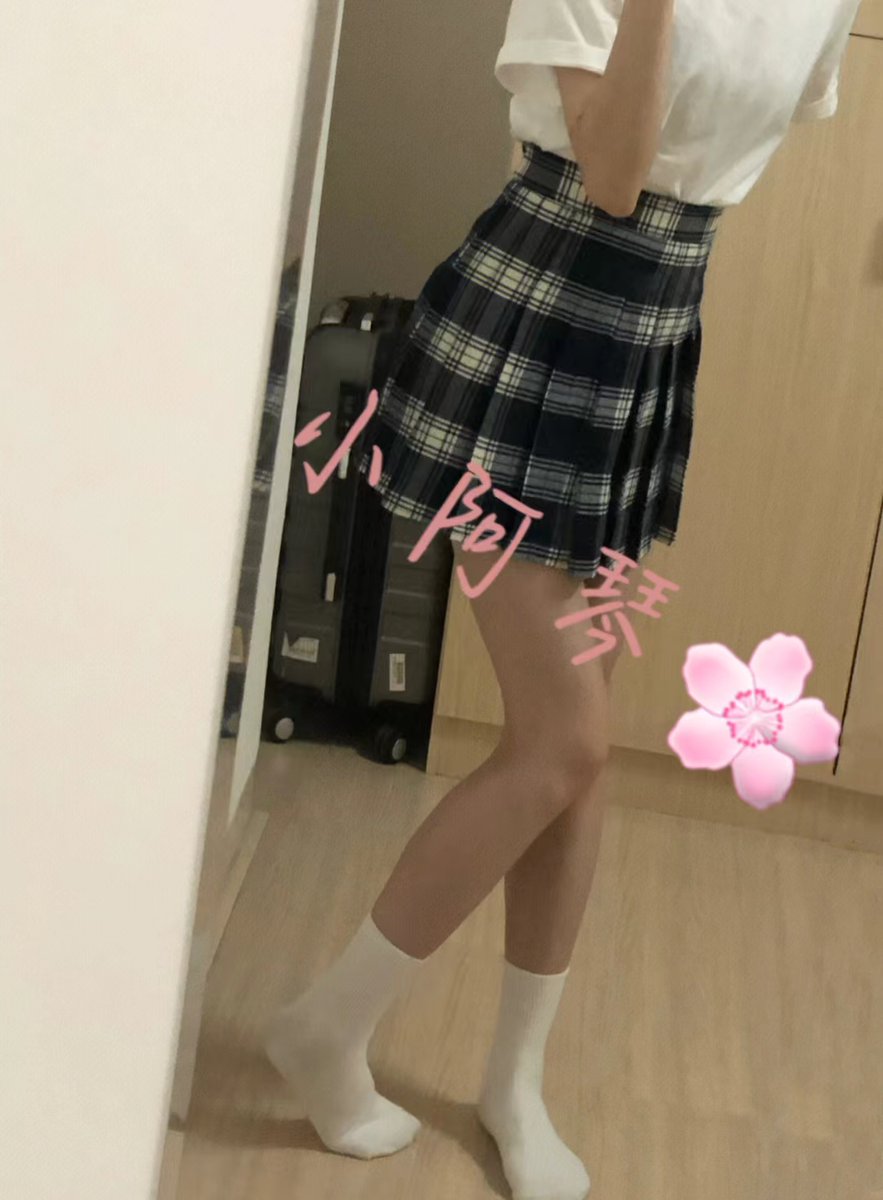 xiaoqin443's tweet photo. 摆烂了好多天，吧这几天穿的袜子和内内都抽掉叭
3天纯白棉袜*2 
3天蕾丝内内*1
点赞关注转发评论参与抽奖哦🤪
同样是免费送还包邮费的哦，哪个哥哥会中奖呢~🤩
#原味 #原味内裤 #原味丝袜 #原味棉袜 #原味袜子 #原味内内 #原味卖家 #原味商品 #原味鞋子 #原为白袜 #原味内衣 https://t.co/4erzFEqZpU