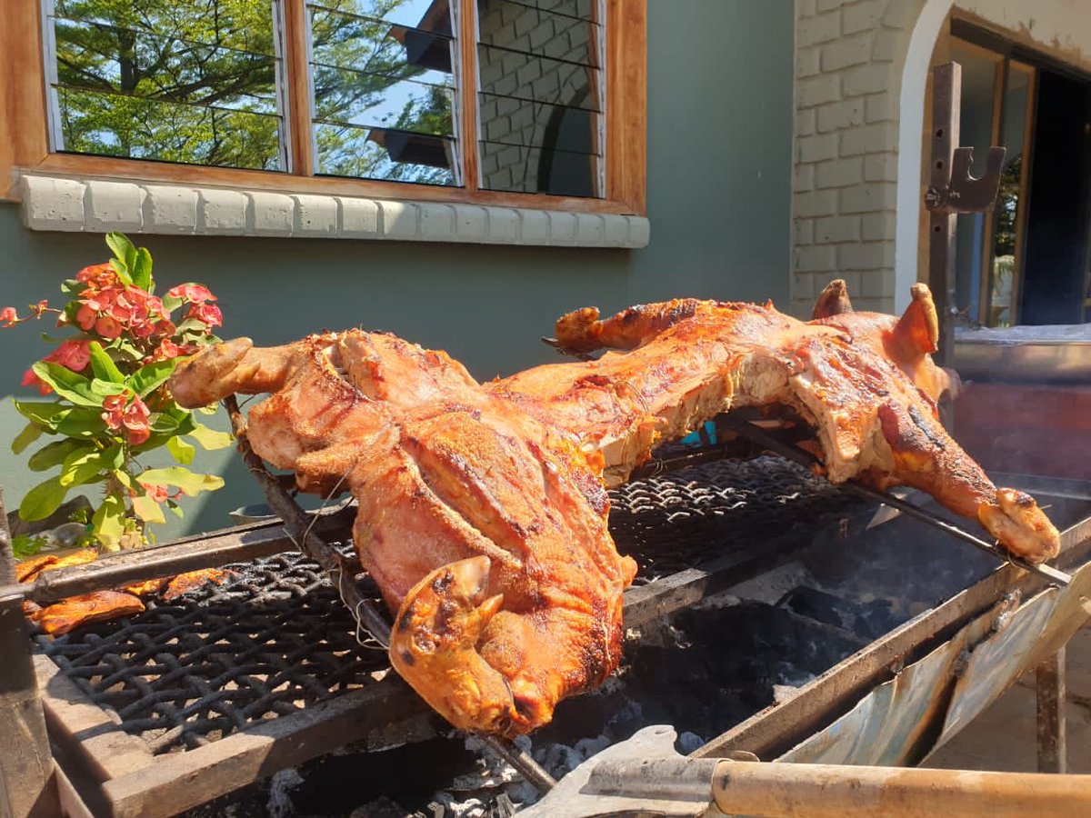 SeventeenZm's tweet photo. Hungry 😋 …Well come through to @SeventeenZm restaurant & grab a portion of our perfectly seasoned pig on a spit & taste heaven in every bite🍖😌 for only k200
#pigonaspit #sundaypigroast
#seventeenzm #theperfectplacetounwind https://t.co/NiKqVCQS6Q