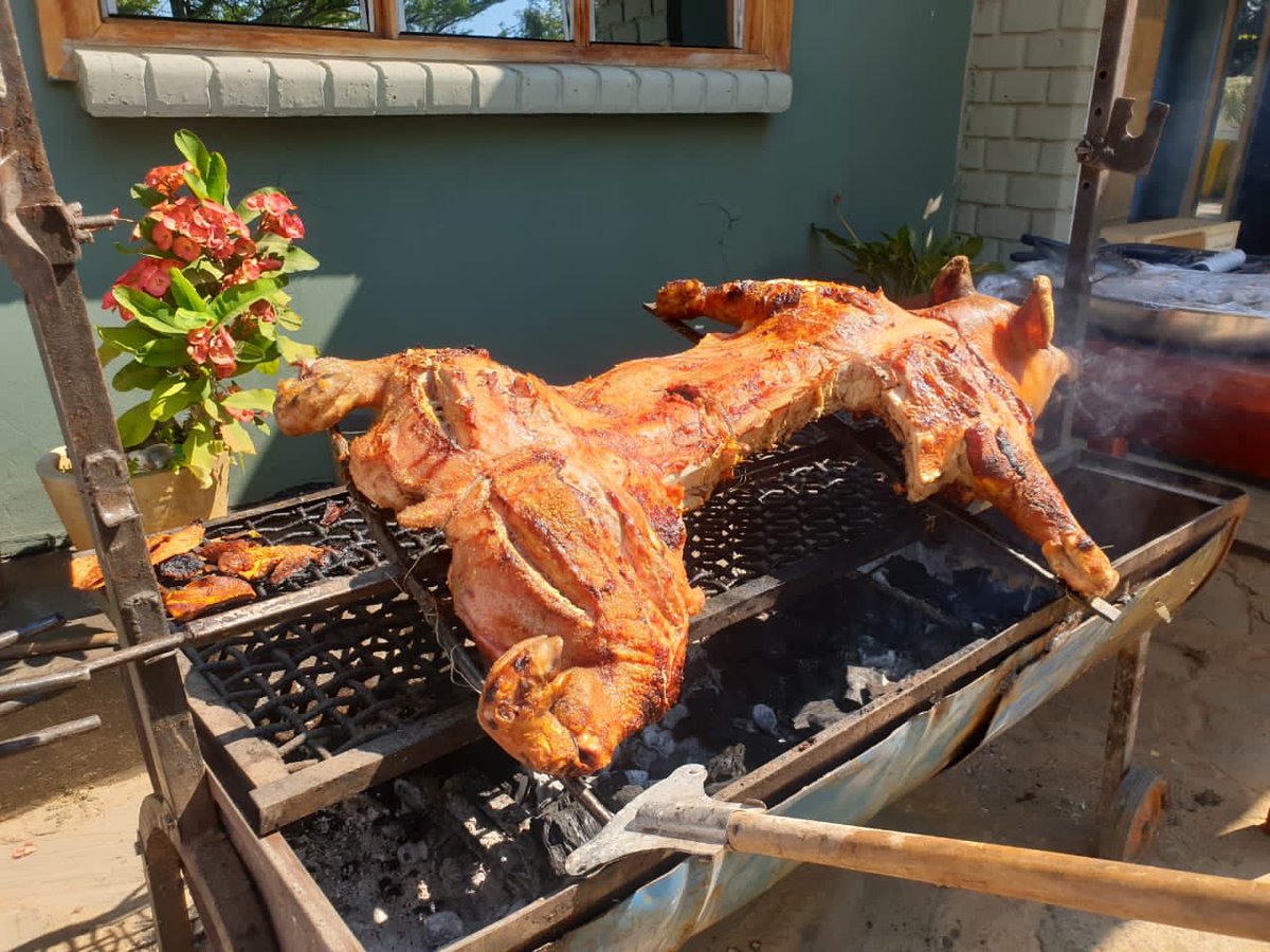 SeventeenZm's tweet photo. Hungry 😋 …Well come through to @SeventeenZm restaurant & grab a portion of our perfectly seasoned pig on a spit & taste heaven in every bite🍖😌 for only k200
#pigonaspit #sundaypigroast
#seventeenzm #theperfectplacetounwind https://t.co/NiKqVCQS6Q