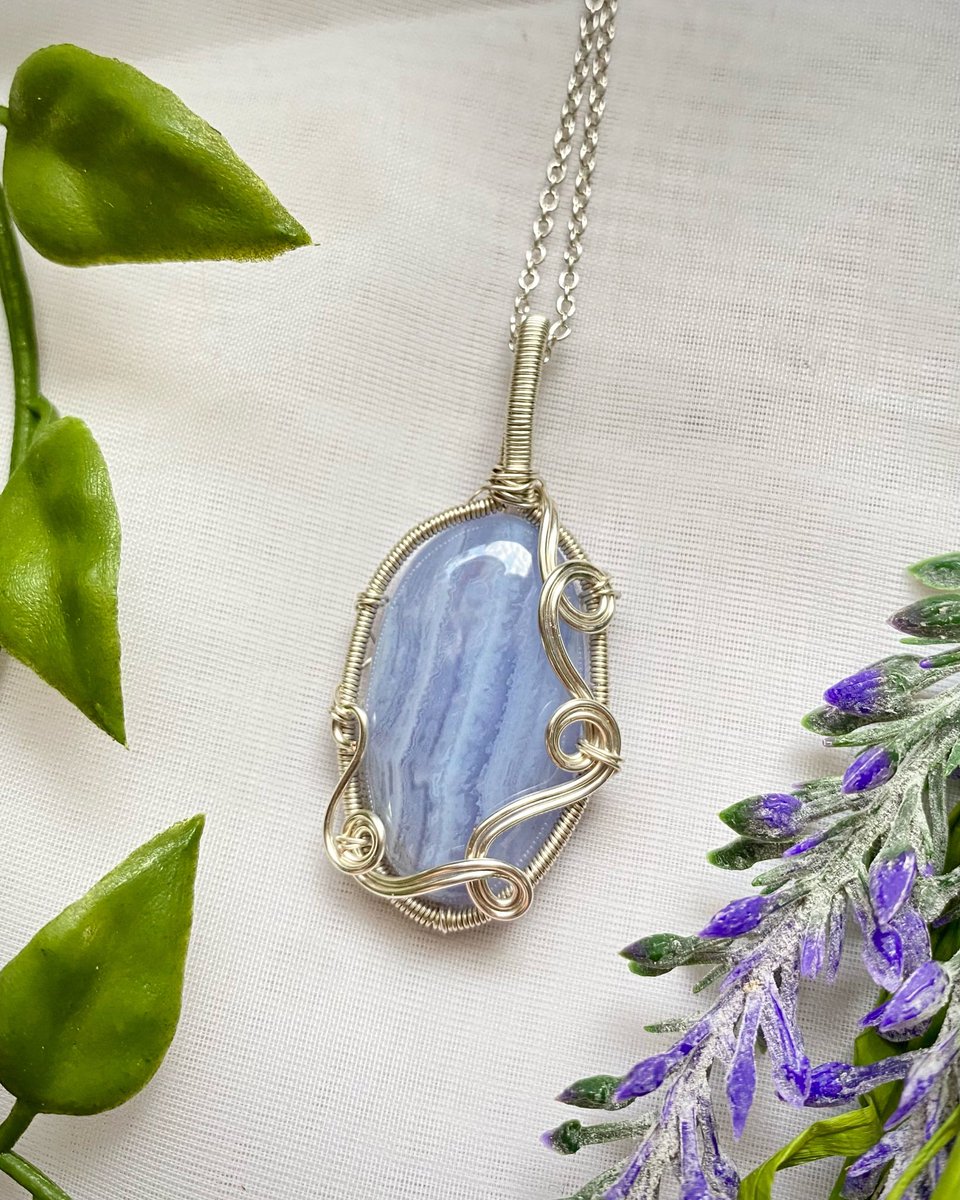 25% OFF BIRTHDAY SALE 🎉🦋

use code “BDAY25” on all orders 9/4-9/5!

Items starting at only $2!!! Handmade jewelry, resin trays, sun catchers, plant propagation hangers and MORE 💫