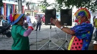 PomaresCardena2's tweet photo. En esta fiesta de hoy de fin de verano no podían faltar los payasos para los niños #VeranoConTod@s #JagueyEnVictoria #Matanzas #CubaPorLaPaz @IvnMartnezIzqu1 @gonzalez_meilys @CuetoCobas @morfa @LuisAlbertRodr @SunyGarca1 @Yeneimismarcos @yoledsy @YudeysiO @RuizYeldis https://t.co/f377M21SNF