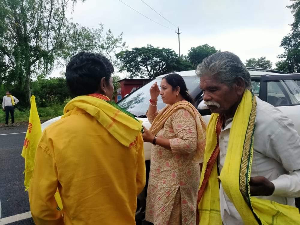 JaysAyush's tweet photo. Today, 
In the historic movement Sagar, 
59-year-old Arun Mishra, a 13-year-old minor in Banda, along with the daughter of Lodhi society, challenged the death penalty and Jays by participating in the movement in the ocean of justice. 
Jays, Bhim Army, OBC Mahasabha ✊🏻 https://t.co/xp8fV39Rtm