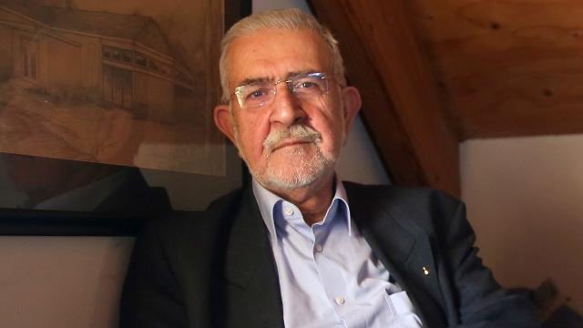 Celal ve Cemal vasıflarını kendinde toplayan bir gönül insanıydı Ömer Tuğrul İnançer hoca... Güzel insanlar birer birer gidiyor, dünya her zamankinden daha fazla cehalete mahkûm oluyor.
Allah (cc) rahmet eylesin. Makamı âlî, mekânı cennet olsun. Sevenlerine Mevlâ sabırlar versin.