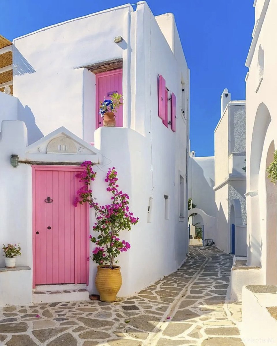 OfficialPLT's tweet photo. Mykonos 🇬🇷 https://t.co/duxxD8odxz