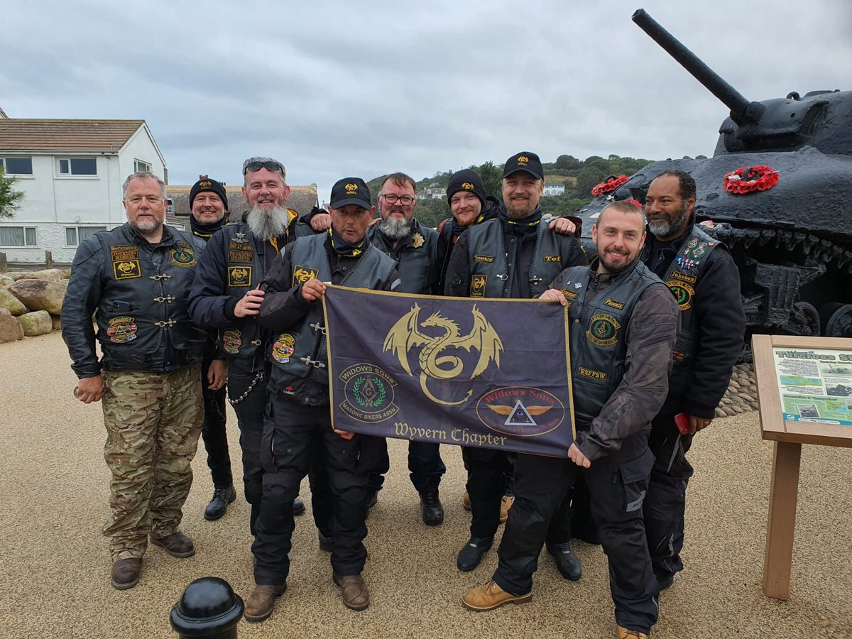 WyvernWSMBA's tweet photo. #flyingtheflag #plymouth @PGLSomerset @PGL_Bristol @GlosPGLodge #widowssons @UGLE_GrandLodge @WorvellMichelle #wyvernchapter https://t.co/0mCG0kB029