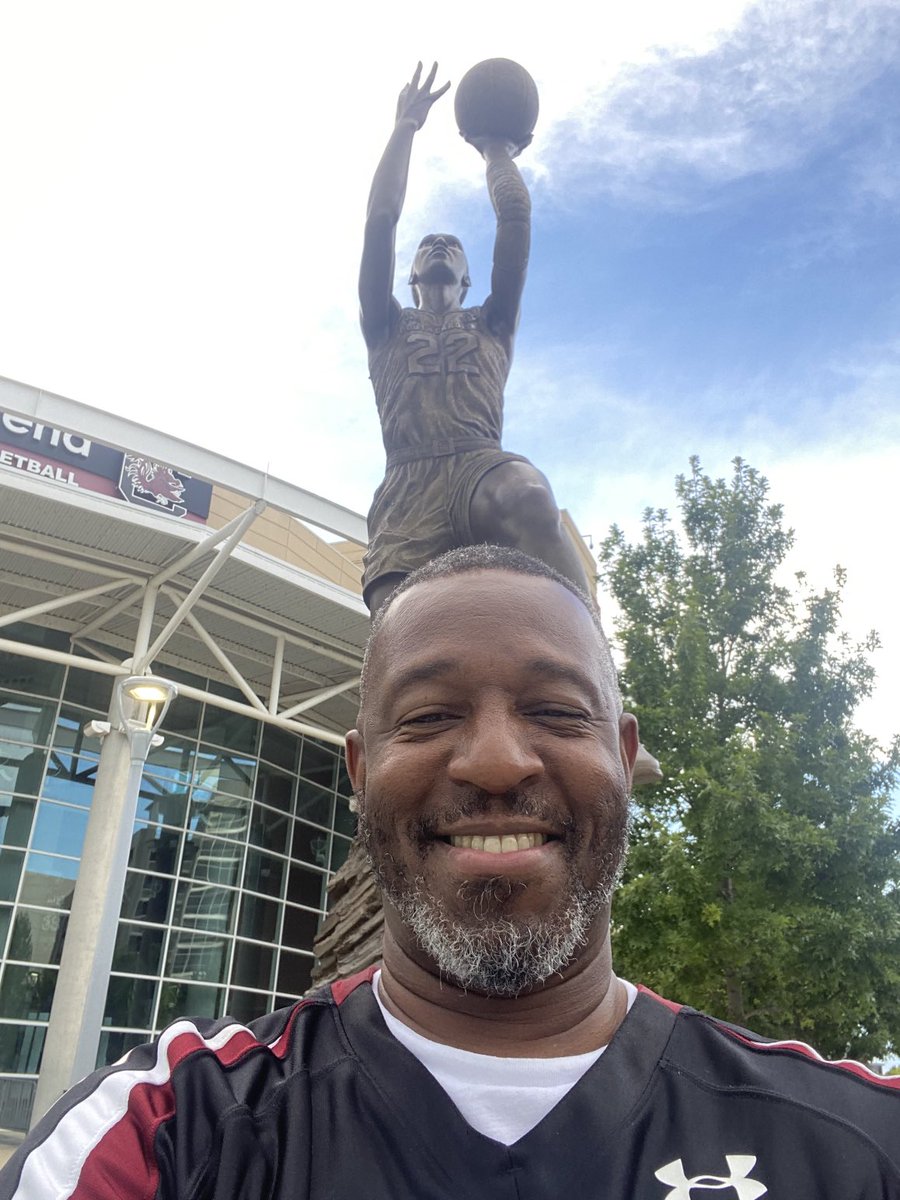 No quick trip to Columbia, S.C. would have been complete without a stop at The Goat’s statue. ⁦<a href="/_ajawilson22/">A'ja Wilson</a>⁩ continues to make alums like me so proud!