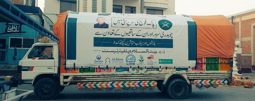 TeamSarwar's tweet photo. Under the patronage of #PakArmy, ex #GovernorPunjab @ChMSarwar along w #LIHS, #pdnetwork, @SarwarFdn, #Akhuwat #AlKhidmat and #IslamicAid sent 13 ration trucks in flood affected areas by Baitussalam Welfare Trust to provide for #floodvictims https://t.co/olEQXseAPQ