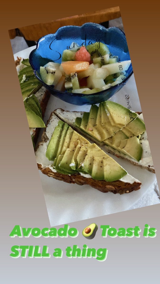 _____TeReSa___'s tweet photo. Deliciousness!!! Happy Sunday! 🥑🍞🥝🍈🍉🍌🍎🥑🍞🍉🍎🥑🍌🍉🍞🍎💋 #EatColorful https://t.co/BA8RpsW557