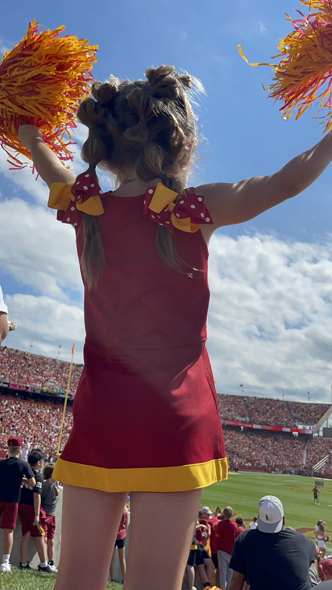 mollyobrien82's tweet photo. #CycloneNation for this tiny dancer https://t.co/BKXNLhaW4H