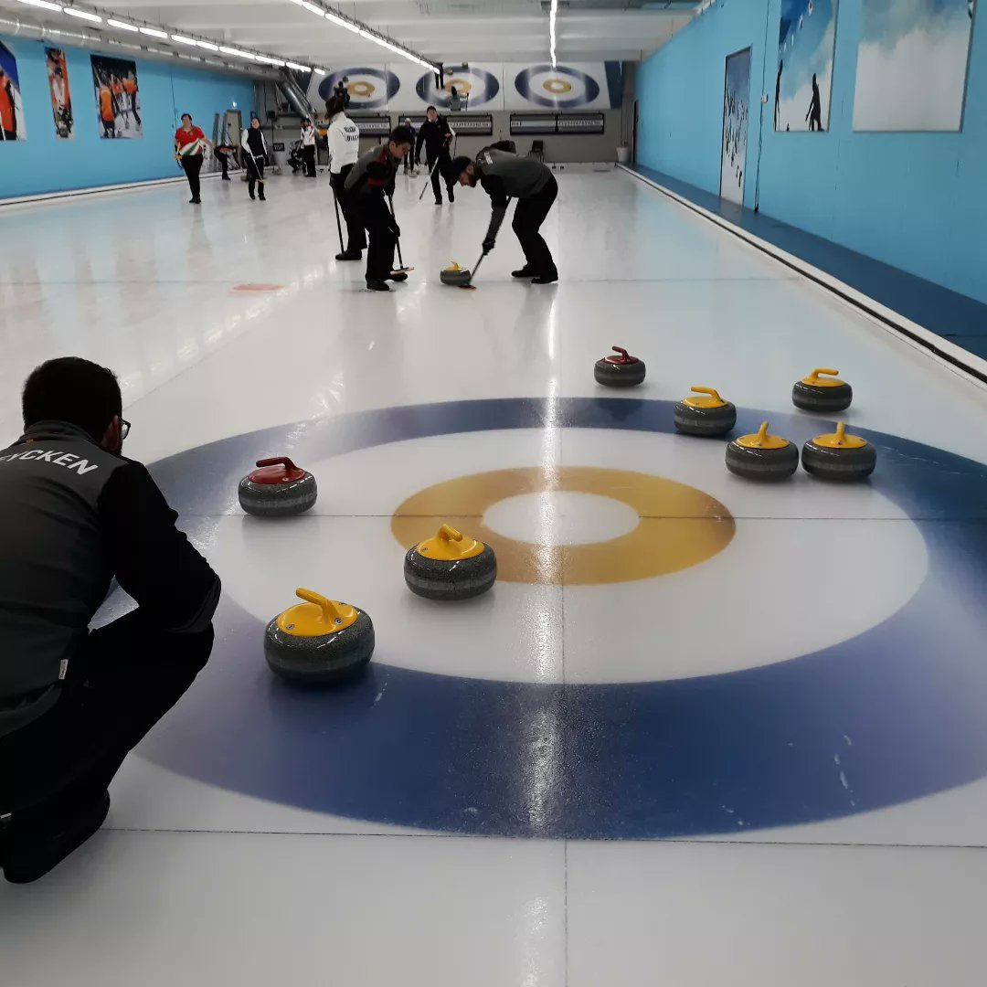 Curlingbond's tweet image. Vorige week won Team Verreycken de Sweetlake Summer Cup bij Curlingbaan Zoetermeer. Team Welsh Dragons werd tweede en team Hun Mixed derde. Het was een zeer sportief en geslaagd weekend. Een mooie opening van het Nederlandse curlingseizoen!
#Curling #curlen #curlingtoernooi