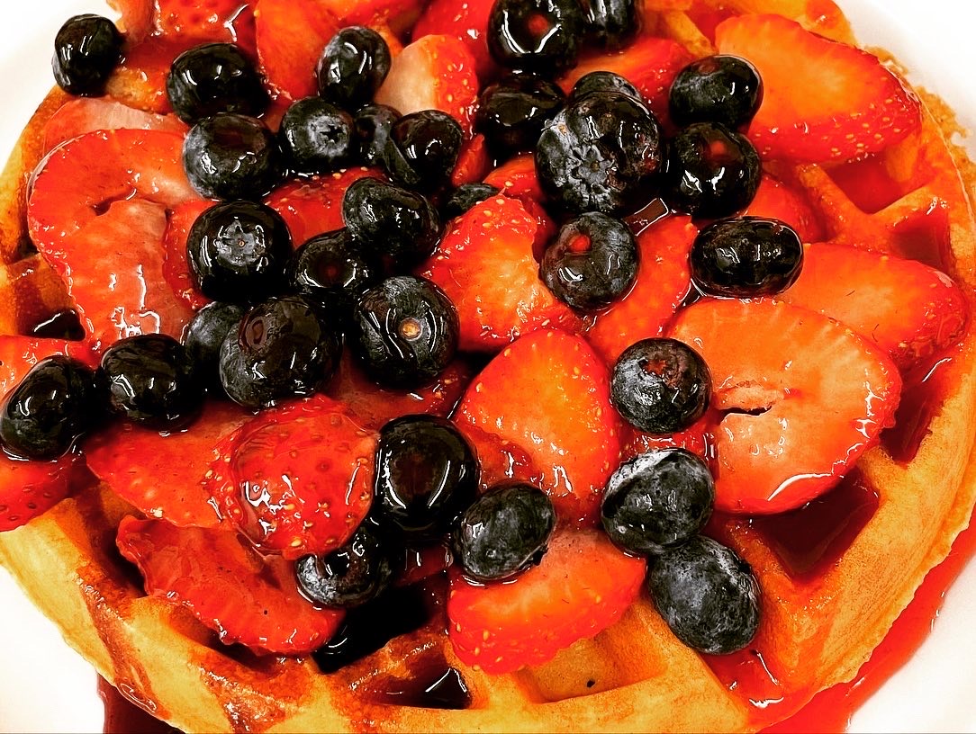 AngelasCafePGH's tweet photo. Belgian Waffle with fresh fruit! Just needs whipped cream!!
#breakfast #waffles #freshfruit #whippedcream #shadysidepgh #shadysidesbest #thinkshadyside #localpgh #local https://t.co/34HXtmQ7yY