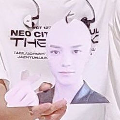 taeyeweon's tweet photo. taeyong’s reaction to his bald pic 😭 https://t.co/jKBW8aEVUW