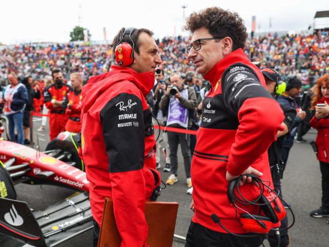 - On va oublier un pneu.
- On l’a pas déjà faite celle-là ?
- Pas encore.
- Alors bonne idée. #DutchGP