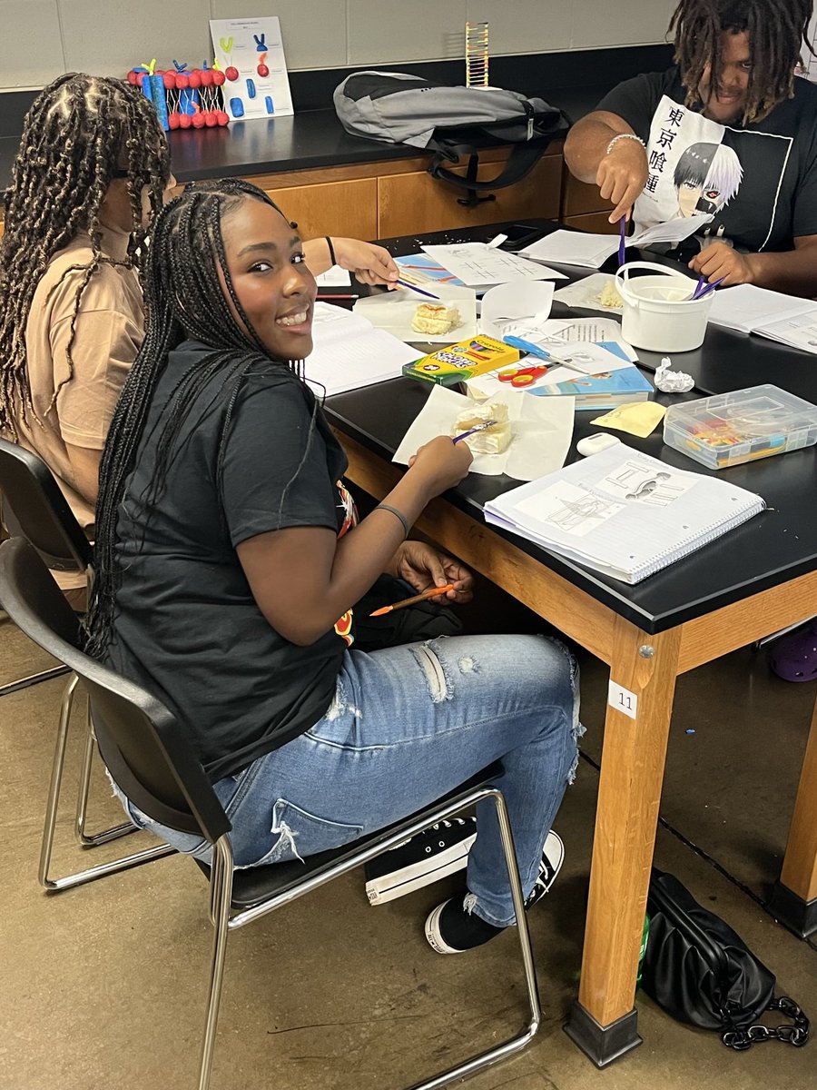 NefertitiLeBeau's tweet photo. Why not eat &amp; learn… right 🤷🏽‍♀️ Ss of my HA&amp;P Class learned importance of anatomical terms. They utilized 🍴🍰 to practice body sections! Special shout-out 2 city councilwoman @YolandaLawsonH for sponsoring my class &amp; providing 🍰 #PGStrong #LitScience @Jefcoed6_12 @pghs_spartans https://t.co/X1ns4plhzS