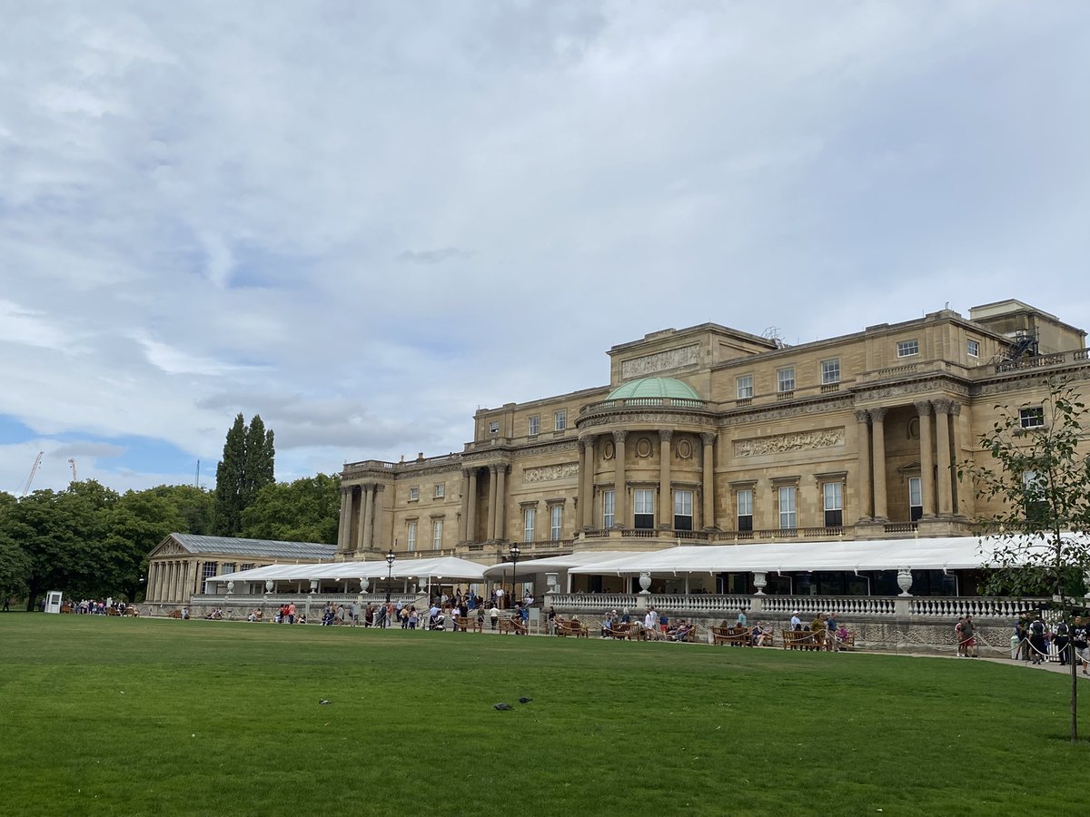 bernarddonoghue's tweet photo. Superb visit to #BuckinghamPalace summer exhibition this afternoon @RCT - always worth it to see the astonishing art collection &amp; state rooms, enhanced this year with a #PlatinumJubilee display of HM The Queen’s iconic personal jewels. Stunning. RCT staff so friendly &amp; welcoming. https://t.co/dcO6Pamgd5
