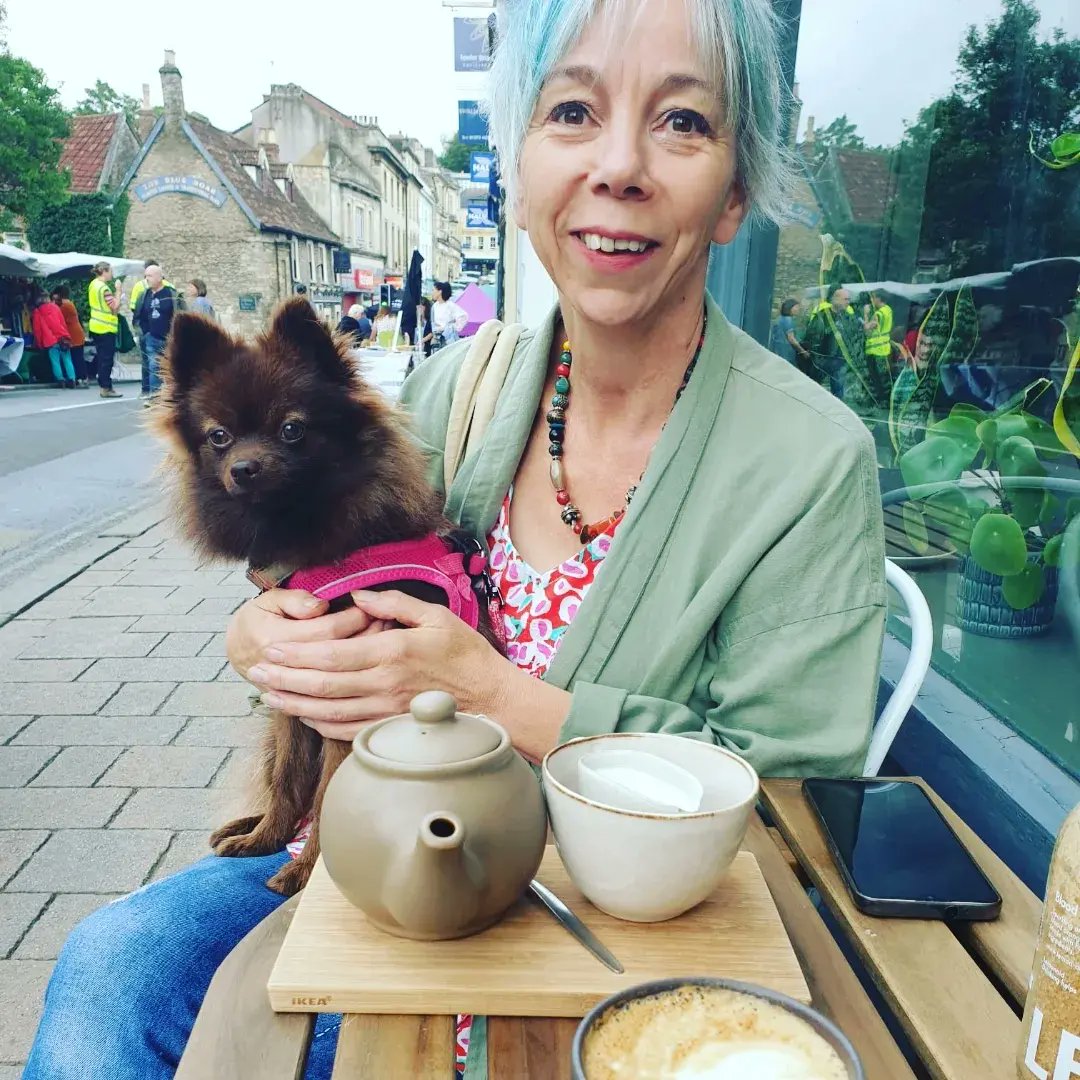 tamsyng's tweet photo. Morning out to #fromeindependent hanging out with friends and Lula, collecting pics for painting. #funmorning #somerset #market #puppylove https://t.co/BeE2BZLuS6