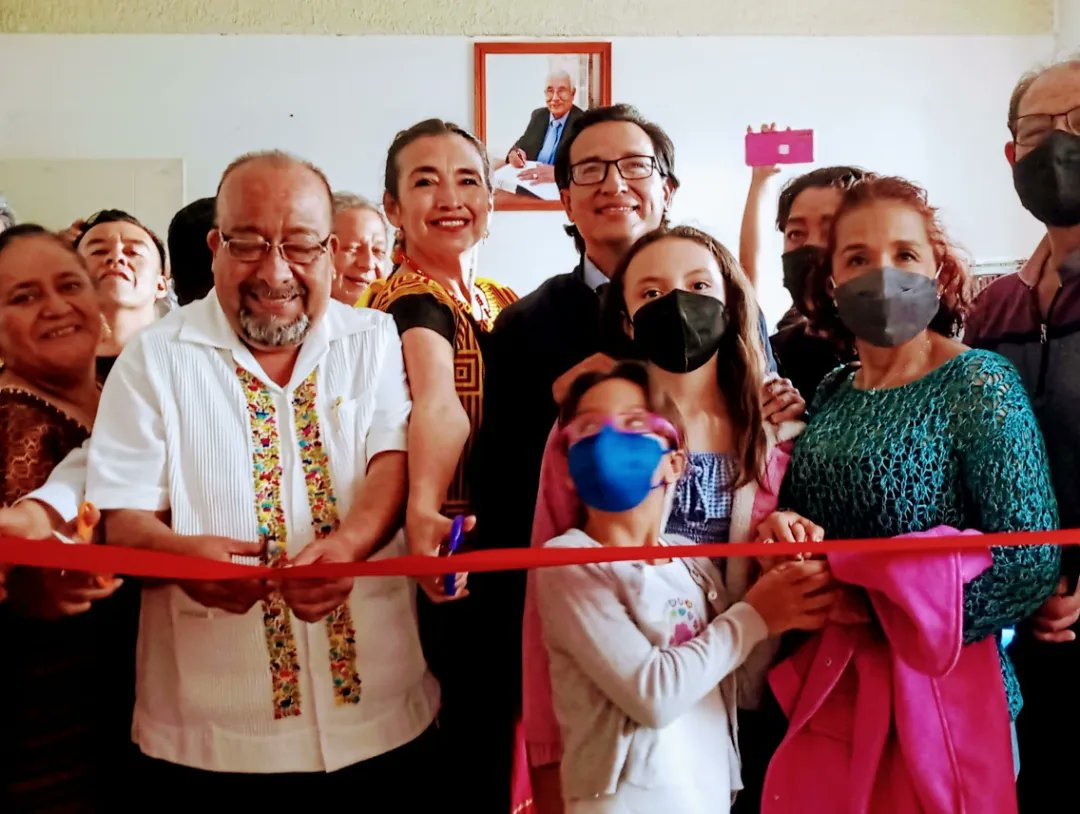 Fernand64830223's tweet photo. Los mercados del Centro Histórico en compaña de la Familia Vasconcelos, los escritores del evento Nacional de Arte y Cultura "Las Heroínas de la Nación" y la Dirección de Mercados, llevaron a cabo el relanzamiento de la biblioteca pública "Rubén Vasconcelos Beltrán" los esperamos https://t.co/vvzZCUlvB3