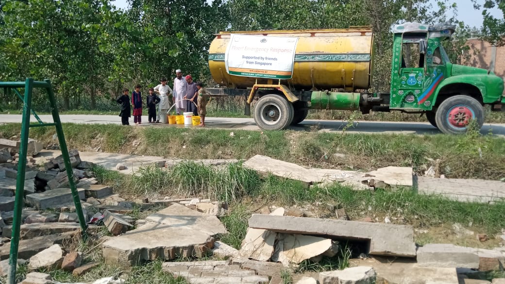 SRSP_official's tweet photo. 7328 people in 5 villages of UC Hisara Yaseenzai #Charsadda received #cleandrinkingwater today. #SRSP continues to reach #floods affected communities in #KP. This activity has been supported by philanthropists-Friends from Singapore.
#flood2022 #FloodRelief #WaterProvision https://t.co/QHNU36KbEy