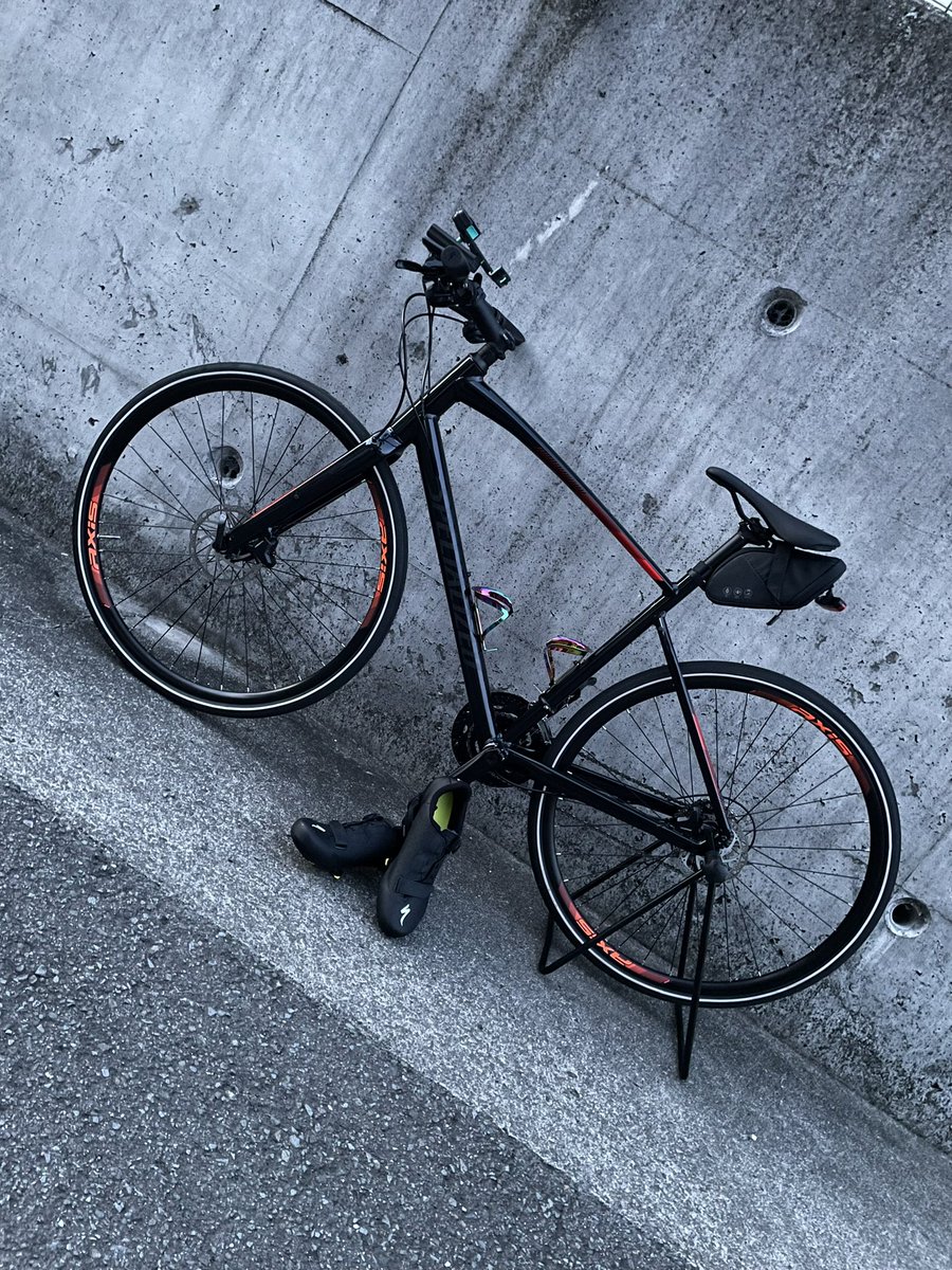 Sirrus_220802's tweet photo. 今までペダルをビンディングに
変えてから
ビンディングの恐ろしさを知りました
速すぎ笑
#SPECIALIZED
#SIRRUS
#SUPACAZ
#SPECIALIZEDビンディングシューズ
#Shimanoビンディングペダル
#SPD_SL https://t.co/HzQjrXTS1E